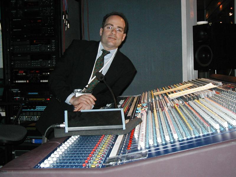 MIKEWORK.JPG (71027 bytes)